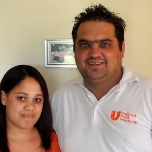 Norman (tydelike bestuurder) en Jessica (administrasie) Stevens van Gansbaai Karavaanpark.